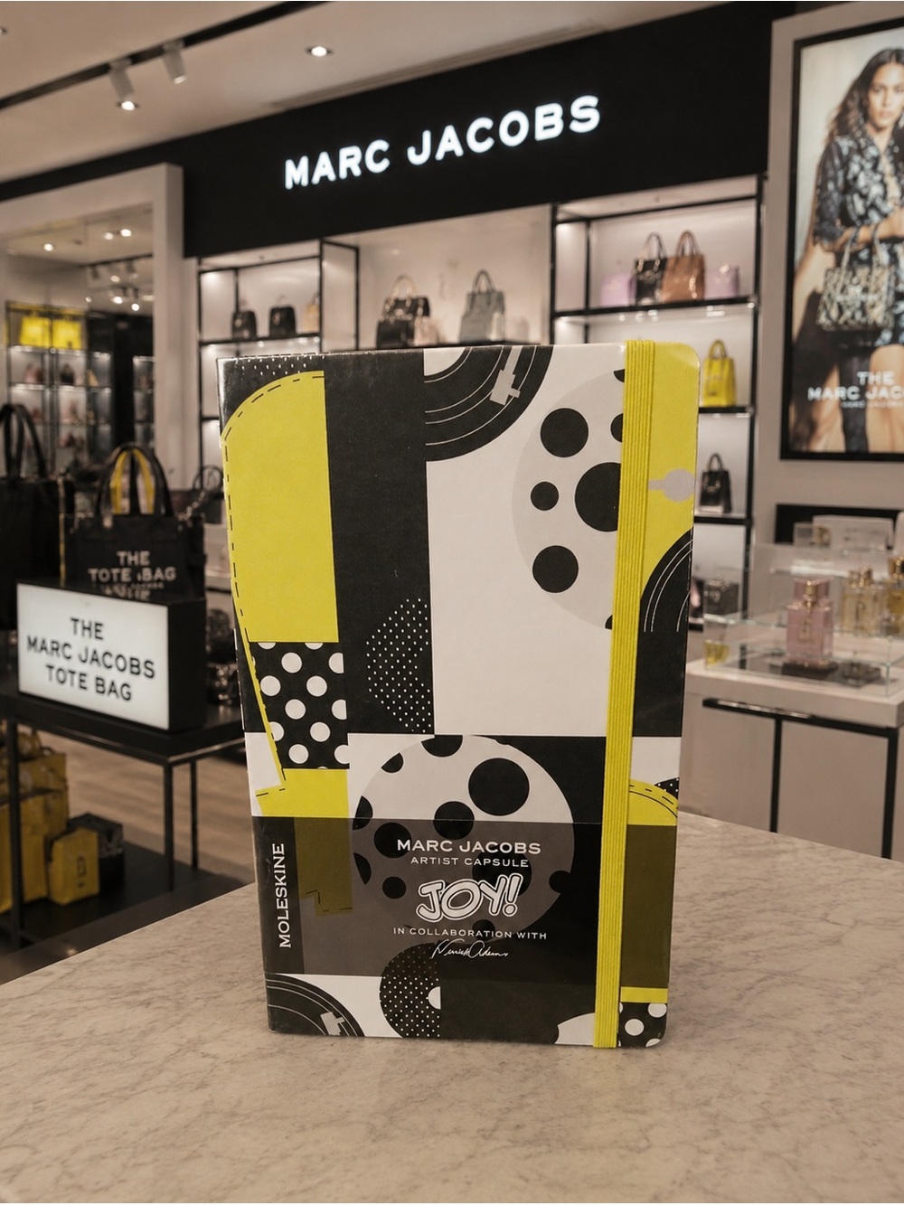 Marc Jacobs limited-edition Artist Capsule collaboration - Picture 2 of 3